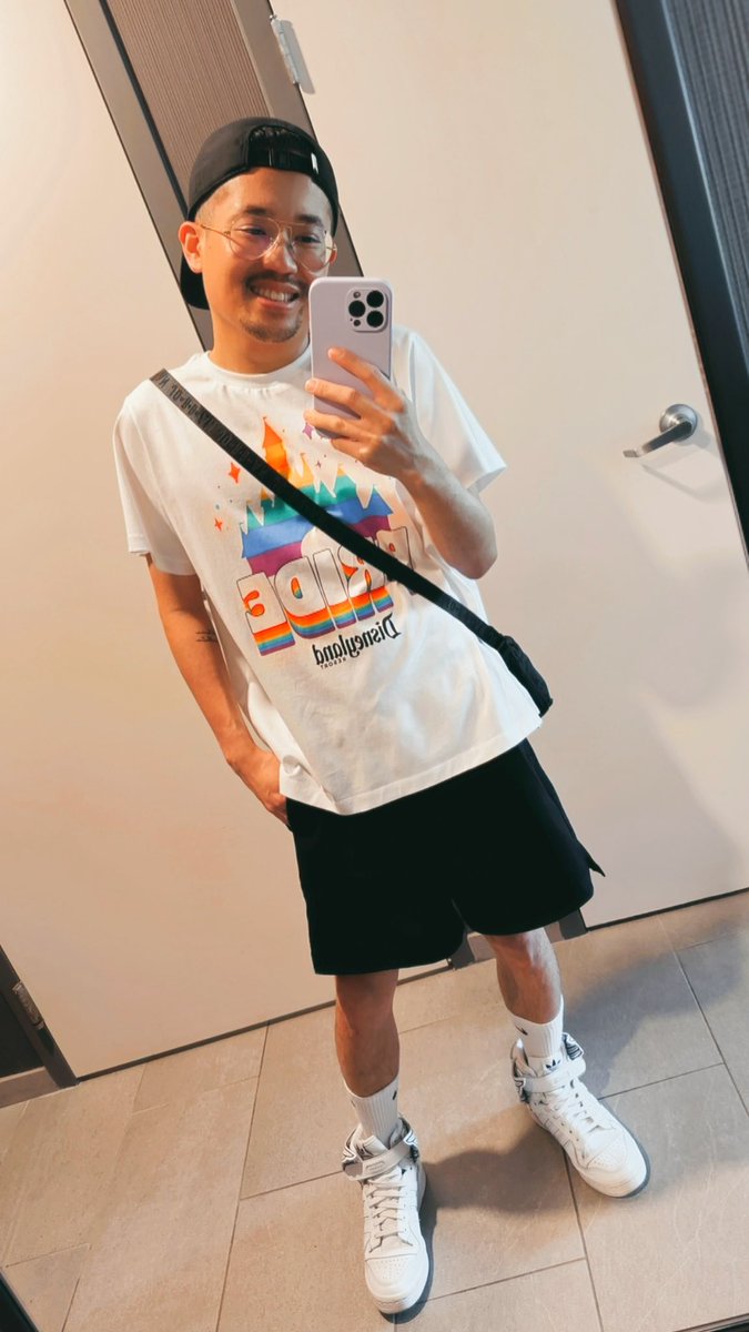 KDoubleESun's tweet photo. Happy first day of Pride month! 🏳️‍🌈🎉 I'm so proud to be able to be my authentic self surrounded by love. Let's celebrate living fearlessly and our right to love, no matter what!

❤️🧡💛💚💙🩵💜
#LoveIsLove https://t.co/7FLO2cUSUc