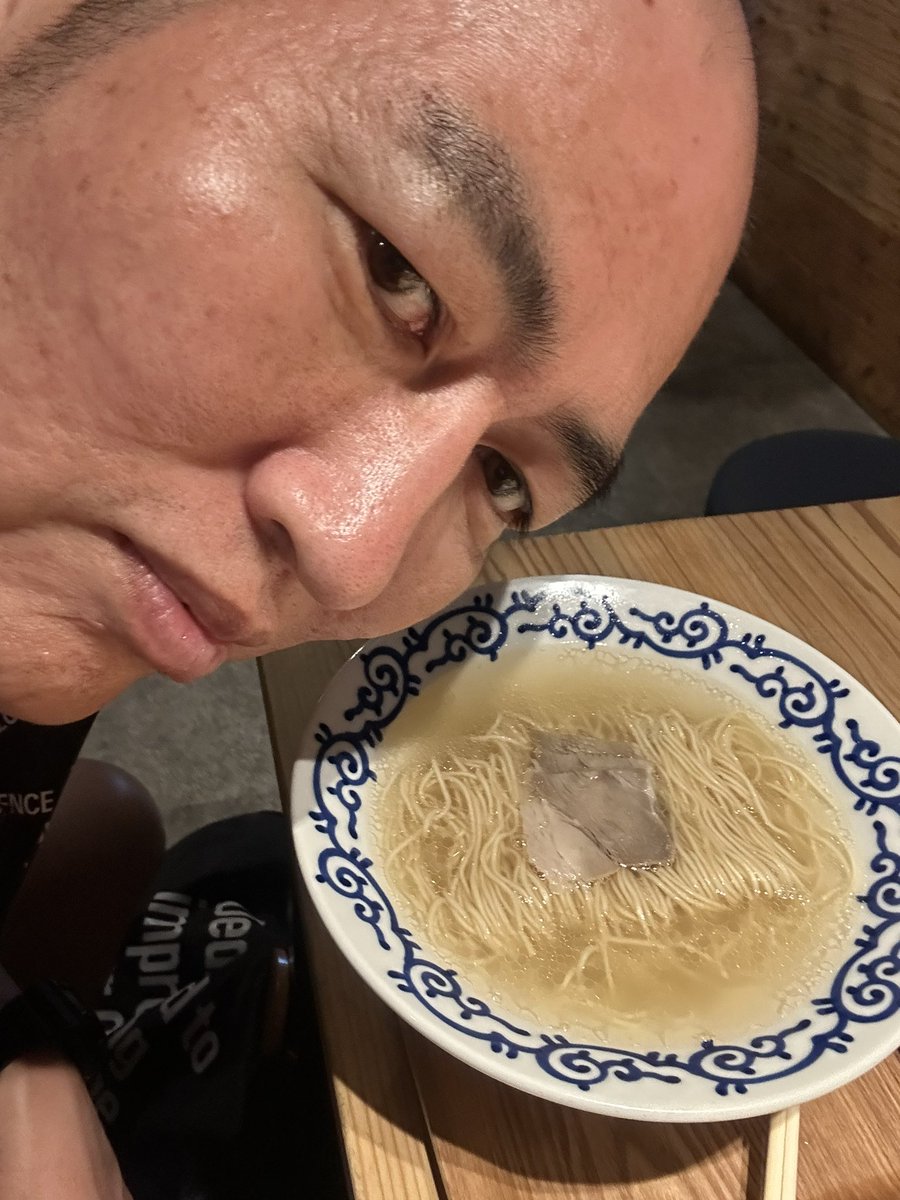 batten810's tweet photo. 夜中の豚そば月や
クリア豚骨うまし
スープも罪悪感なし？？ https://t.co/YNOyM2Ie3c