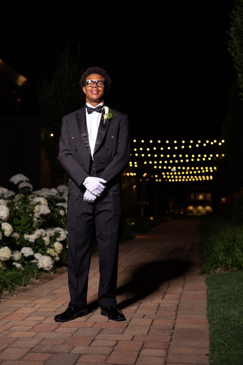 TryonDuncan_'s tweet photo. Honored to serve as a Marshal in this year's Beautillion. As a student athlete, I understand the value of discipline, leadership, character, and hard work qualities that were on full display throughout The Phoenix Affair experience. 

#LifeOutsideOfSports
#LockedInOnSuccess https://t.co/XDgaWNLOlo