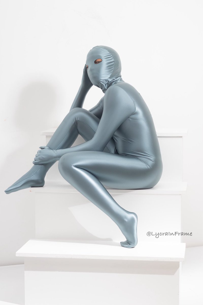patrioticgifts's tweet photo. Elle wearing her glossy zentai suit
#zentai #encasement #morphsuit #spandex #cosplayers https://t.co/R6iBNtq3uJ