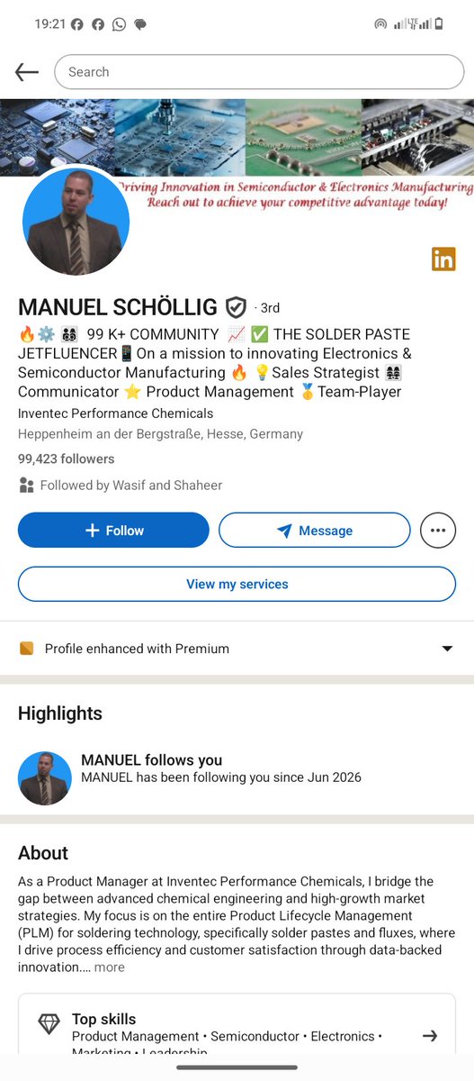 chie_mora's tweet photo. Who no sabi fit laugh when tech guy dey press phone 😅. Next thing, client don follow am for LinkedIn 😂🔥.

Grace + WiFi = results 🚀

#TechGuy #LinkedIn #TechHumor #NaGrace #CodingLife #TechGlareExclusive #TrendingAudio https://t.co/8KkqYZU60c