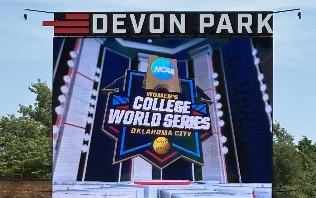 realmarkfinkner's tweet photo. 3rd ranked @TexasTechSB in national semis tonight taking on top seed Alabama. Pregame coming up at 5:30 as we visit with associate HC Tara Archibald. First pitch at 6:06 on @923TheHub &amp; streaming on Varsity App! #WreckEm https://t.co/2CtOgxj3Ab