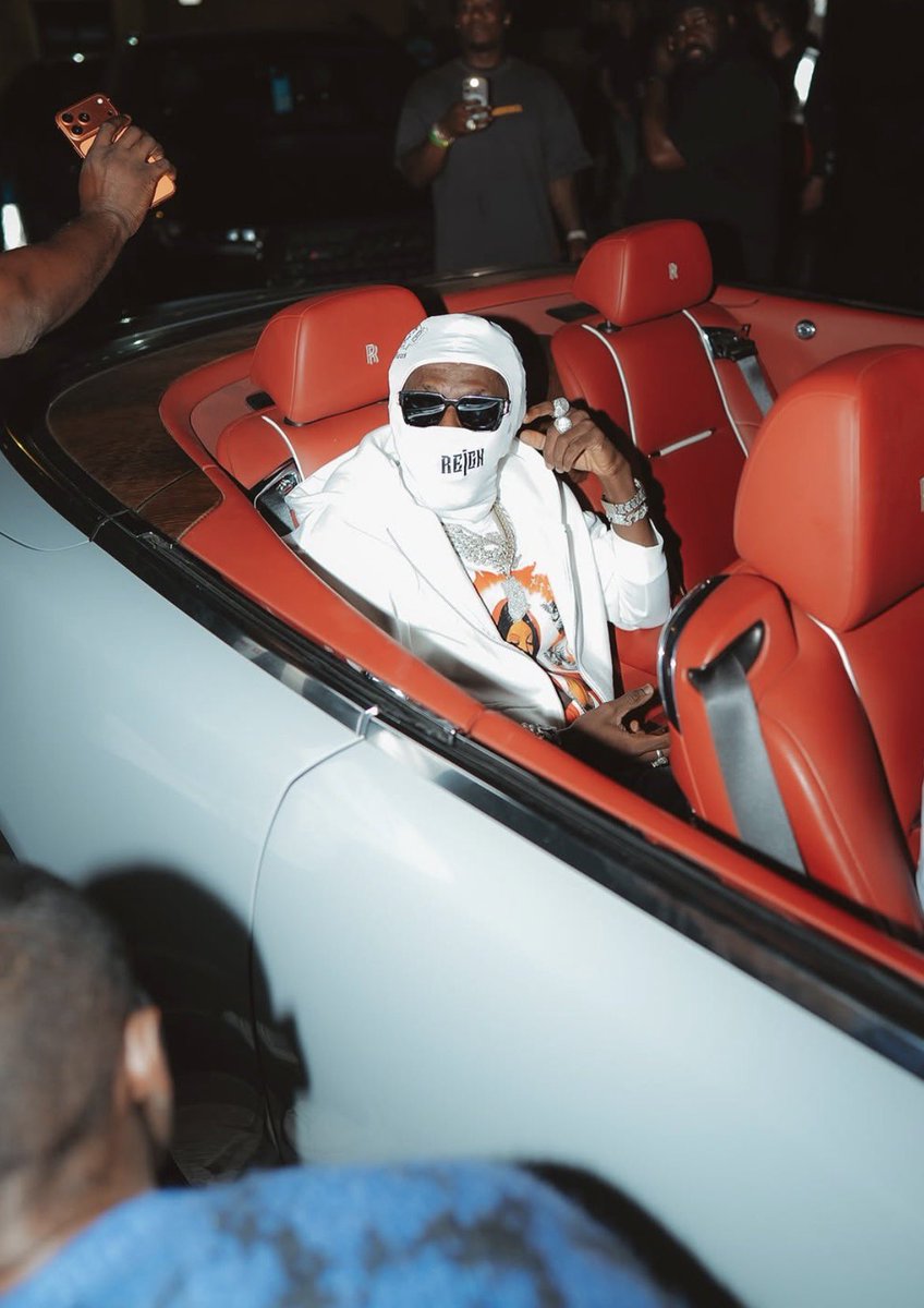 EmmanuelAc9157's tweet photo. Shatta Festival on 1st August is going to be pure madness! 🔥🦍 Who is ready for the King? @shattawalegh #ShattaFestival #SM4LYF https://t.co/knFD99AmJm
