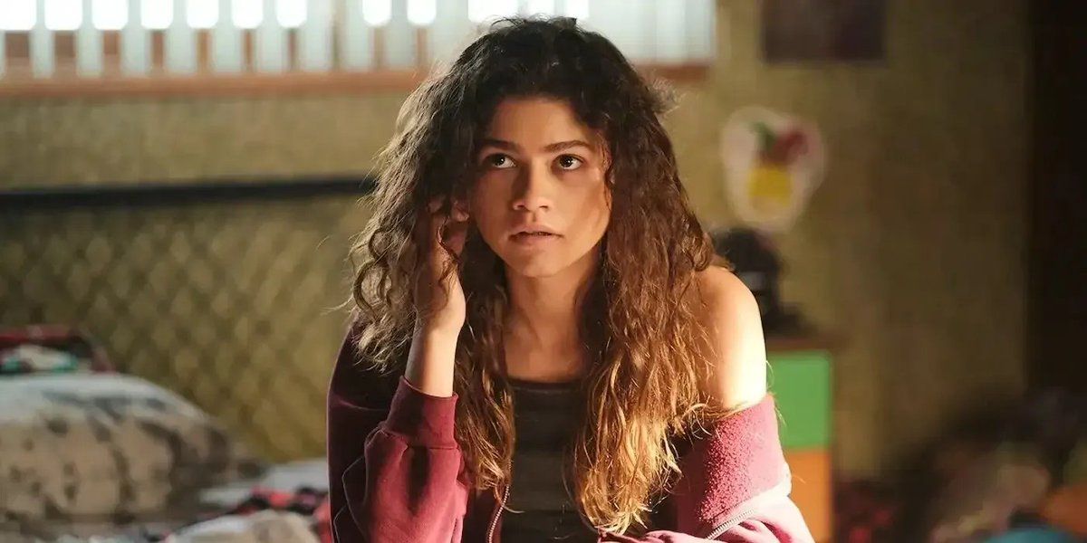 aonze_'s tweet photo. É o fim definitivo de uma era. Após três temporadas de polêmicas, colapsos e uma estética que marcou a nossa geração, #Euphoria chegou ao fim. O desfecho trágico de Rue Bennett parou a internet e entregou a realidade mais cruel possível. Segue o fio. 🧵1/5 #Series #RueBennet https://t.co/89rhvTxrcJ