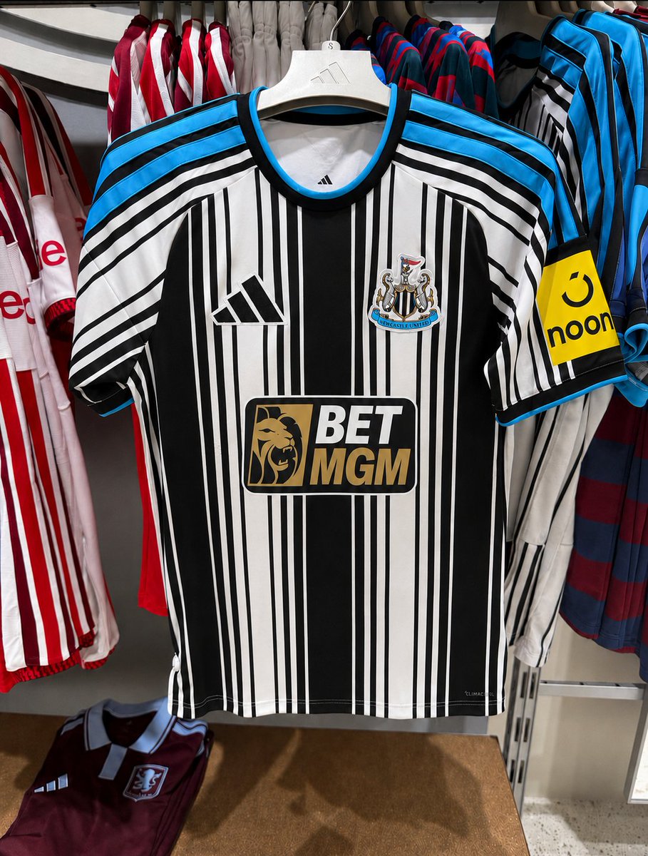 MatKlik's tweet photo. Any better with a sponsor? Pt.1 #NUFC https://t.co/oc3i05rLmL