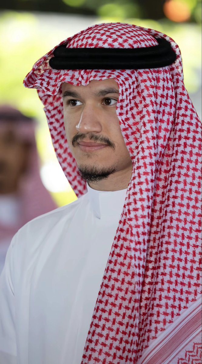 cqqw7's tweet photo. استغربت ليه كل ذي الكاريزما؟ 😰 
بعدين تذكرت انهم لاعبين النصر 💛 https://t.co/WTENiQUJuM