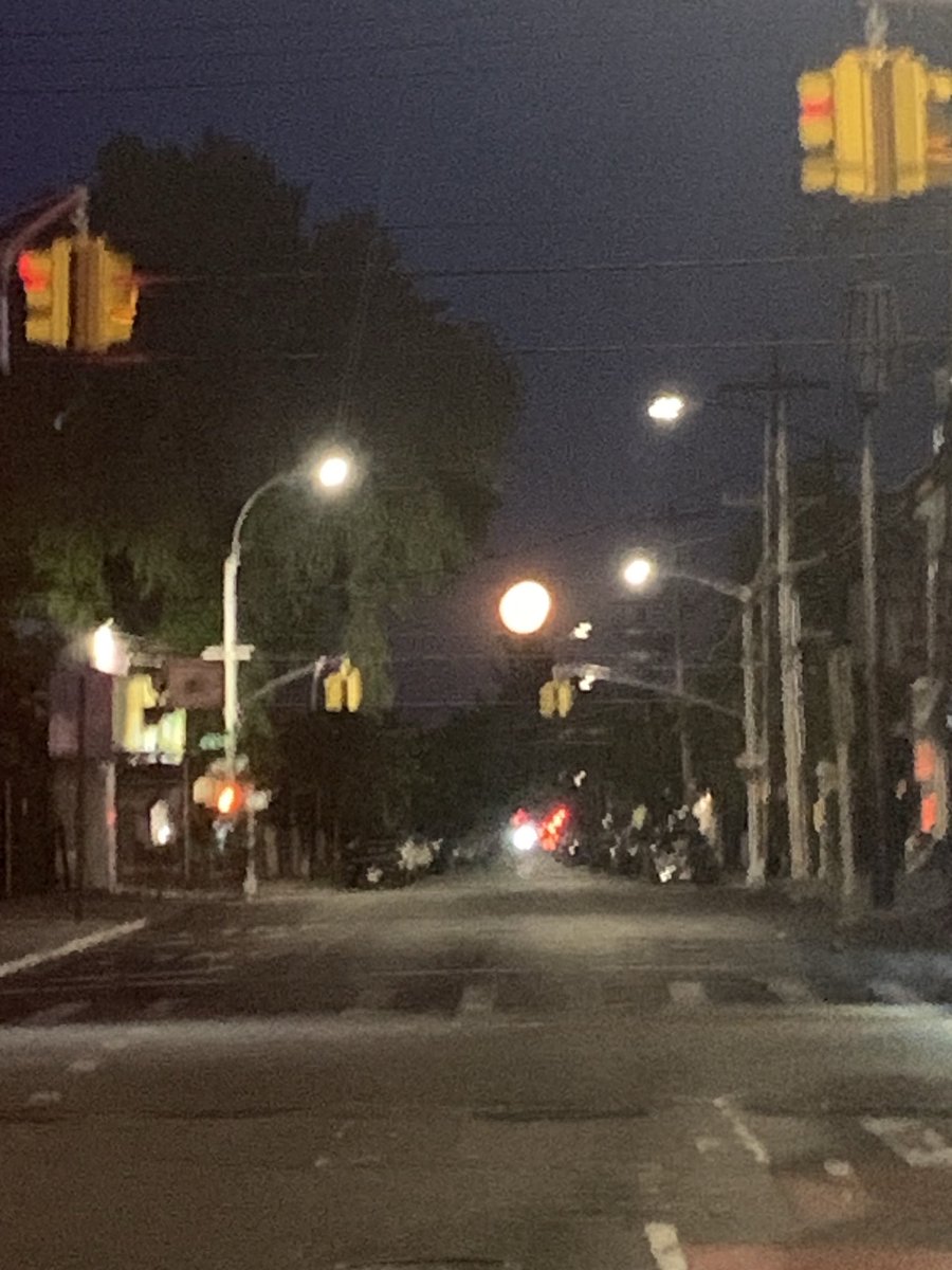 zone_brooklyn's tweet photo. Nice  Morning of  The Moon https://t.co/niI1RDnitX