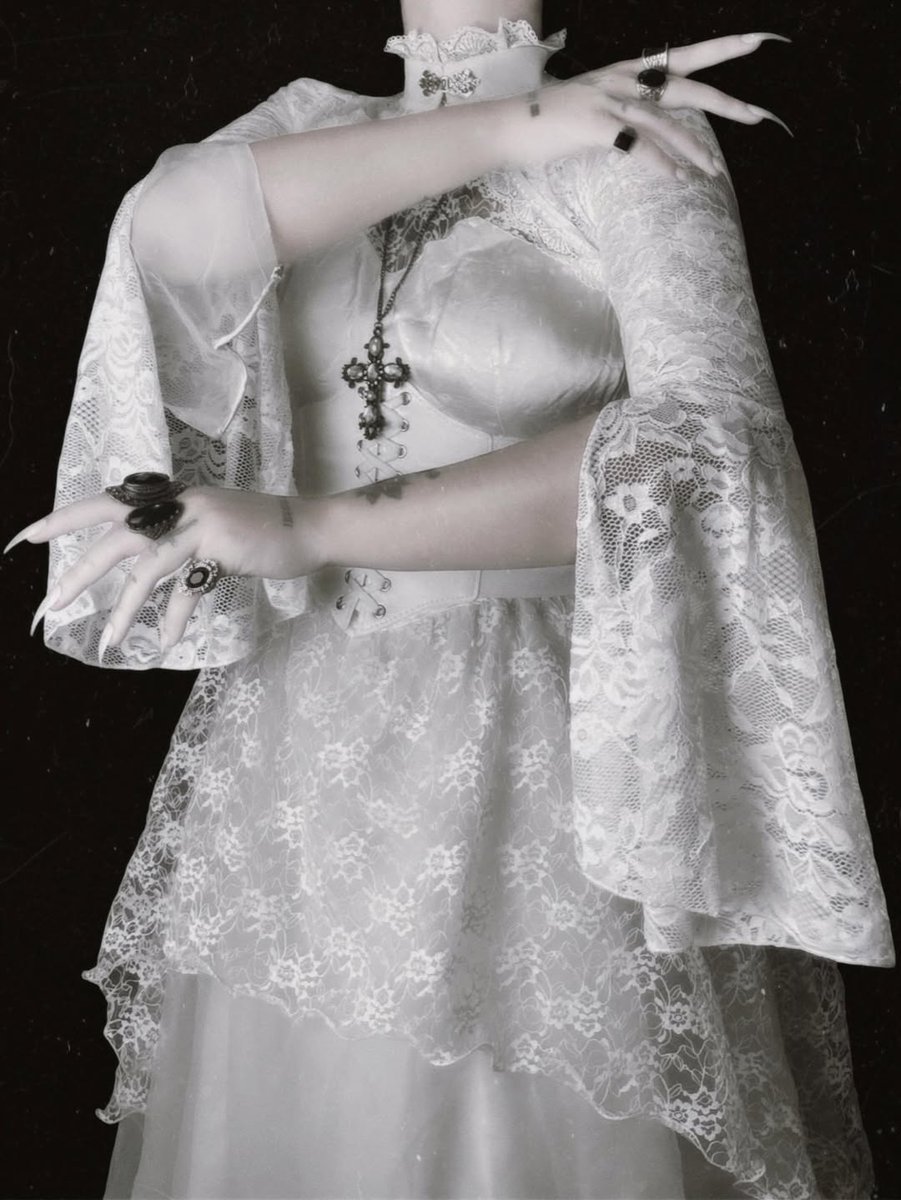 veilofcoffins's tweet photo. Vintage gothic fashion https://t.co/24xXkxiELO