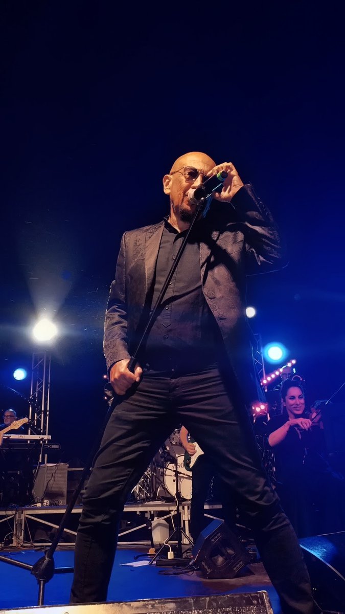 maygi12's tweet photo. @enricoruggeri  e l'orchestra...qualcosa di sensazionale.💎🤩💯 #Bellaria https://t.co/o5JOcU0u13