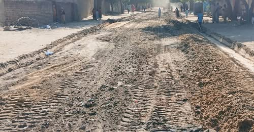 akhbarchadd's tweet photo. 🌧️🇹🇩 مع كل موسم أمطار، تعود الهواجس نفسها لدى كثير من الأسر في #أنجمينا. الجميع يأمل هذه المرة في رؤية حلول استباقية تقلل من آثار الفيضانات وتحمي الأحياء السكنية، حتى تمر الأشهر القادمة بأقل الخسائر الممكنة.

#تشاد #أنجمينا #موسم_الأمطار #الفيضانات 🤲🏽🏠💙 https://t.co/oocUZ87NoH