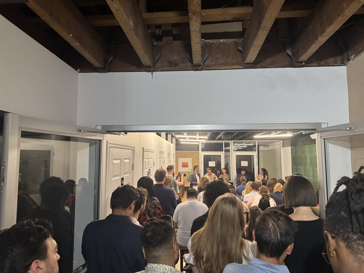 roseajohnson's tweet photo. tech week is cool because you can just walk past an unassuming door and suddenly there’s like 100+ people behind it locked in and listening to a panel

the density factor makes #NYTechWeek such a special one https://t.co/XZDAchHx3Z