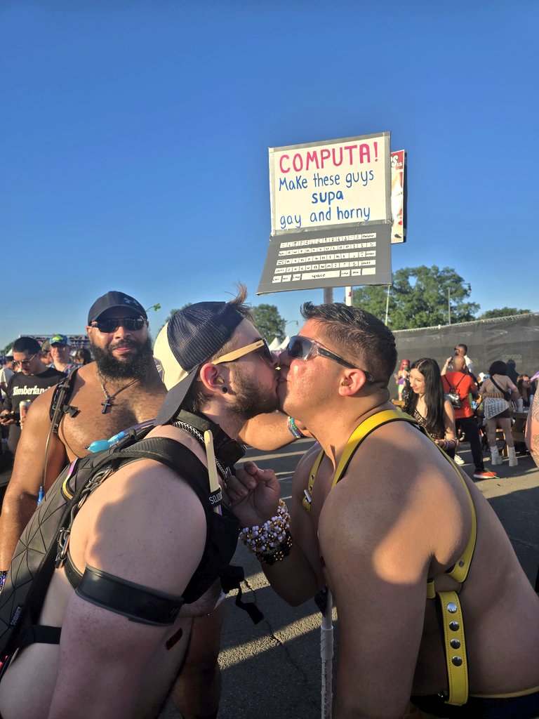 TehBasco's tweet photo. Computa!- whoa, you knew exactly what i was gonna say~
Just me and @Mojomadness1 and @HIMBOFORLUNCH being gay 🥰 https://t.co/gkkP2y6IWl