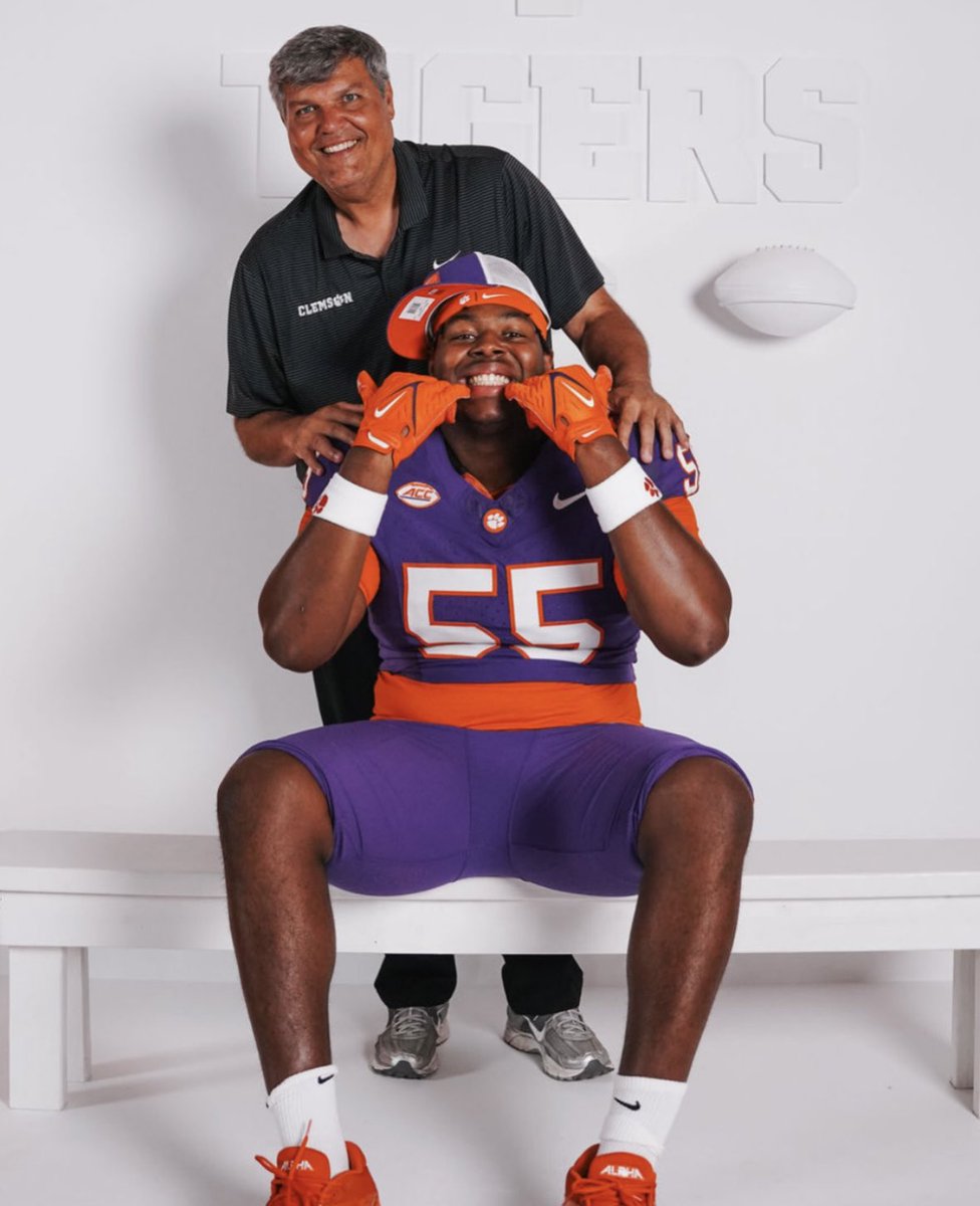 adamdropsbombs's tweet photo. Welcome home @JasonBrownJr20 🐅 https://t.co/GDmlydxktN