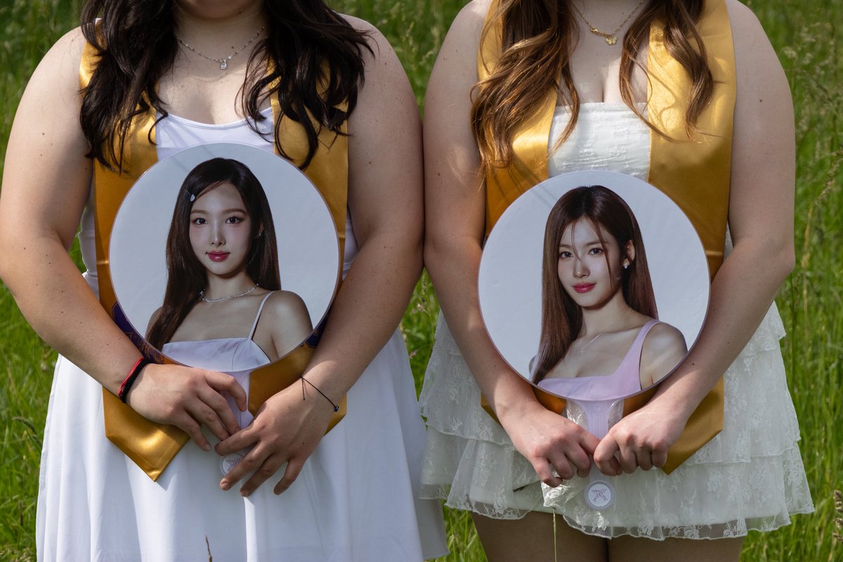 9youngnrich7's tweet photo. picket grad pics 📸 https://t.co/nPrRPKY0Gk