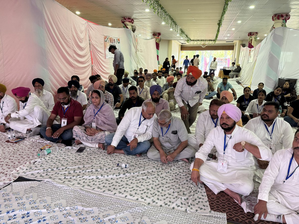 Randhawa_INC's tweet photo. ਰਾਜੀਵ ਗਾਂਧੀ ਪੰਚਾਇਤੀ ਰਾਜ ਸੰਗਠਨ ਡ: ਸੁਨੀਲ ਪੰਵਾਰ, ਗਗਨਦੀਪ ਬੌਬੀ ਤੇ ਗੌਰਵ ਸੰਧੂ ਵੱਲੋਂ ਸਨੌਰ ਵਿਖੇ ਸਰਵੋਦਿਆ ਸੰਕਲਪ ਸ਼ਿਵਰ ਲਗਾਇਆ ਗਿਆ। ਦੋਨੋਂ ਦਿਨ ਮੈਂ, ਪੰਜਾਬ ਕਾਂਗਰਸ ਦੇ ਸਹਿ ਇੰਚਾਰਜ ਰਵਿੰਦਰ ਦਲਵੀ, ਡ: ਧਰਮਵੀਰ ਗਾਂਧੀ ਜੀ, ਹਰਚਰਨ ਸਿੰਘ ਸੋਥਾ ਤੇ ਸਾਥੀਆਂ ਸਮੇਤ ਸ਼ਿਰਕਤ ਕੀਤੀ।
#IndianNationalCongress #PunjabCongress #RPPRS