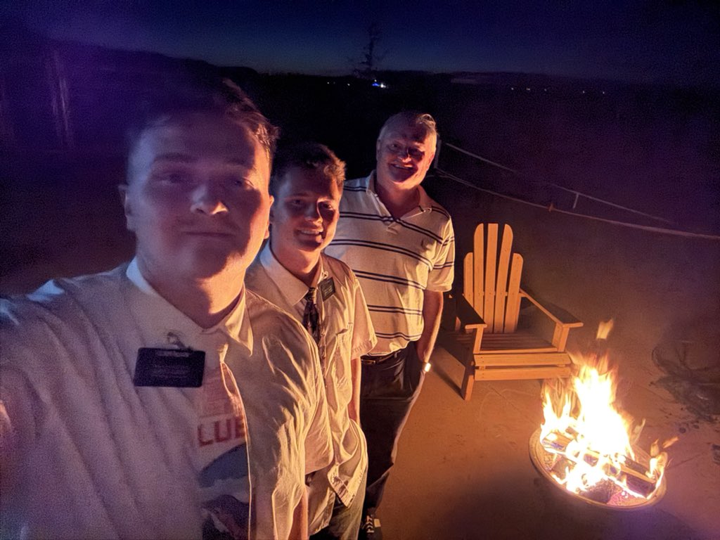 MikeLMower's tweet photo. Door Dash and a Fireside Chat with the awesome Monument Valley @Ch_JesusChrist missionaries, Elders Black and Hansen. 😇😇 https://t.co/y3WTQzVGXE