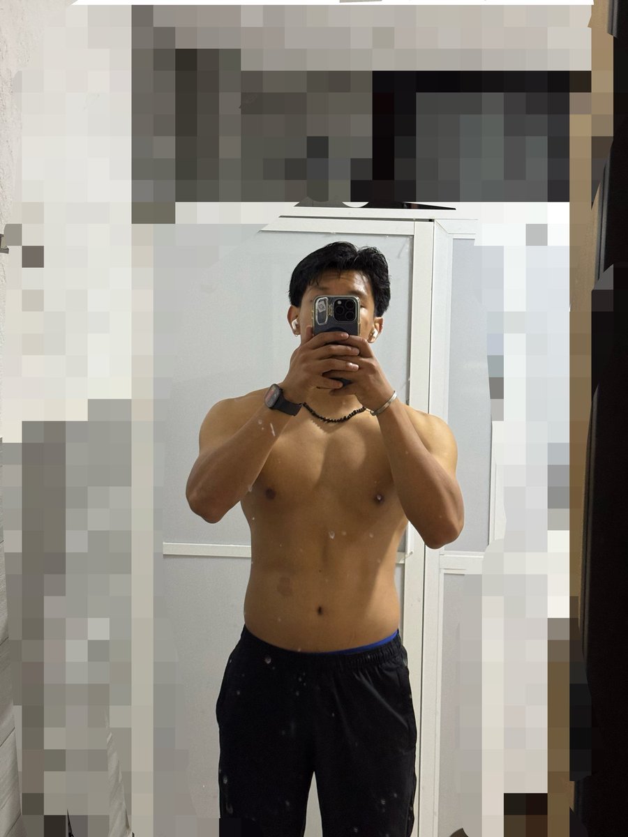 LexrojasbravoA's tweet photo. 1 de Julio 2026
- 2 semanas sin entrenar 
- 3 a 5 partidos a la semana 
- no dieta 
-no comer bien
-67.150kg 
(Antes de mi desmadre de procrastinación pesaba 69.360kg XD) 

¿Objetivo?
75-77 kilos antes de terminar el año 
OJALÁ SI NO PUES YA PASAR LOS 70 csm https://t.co/gzuSjm8JYF