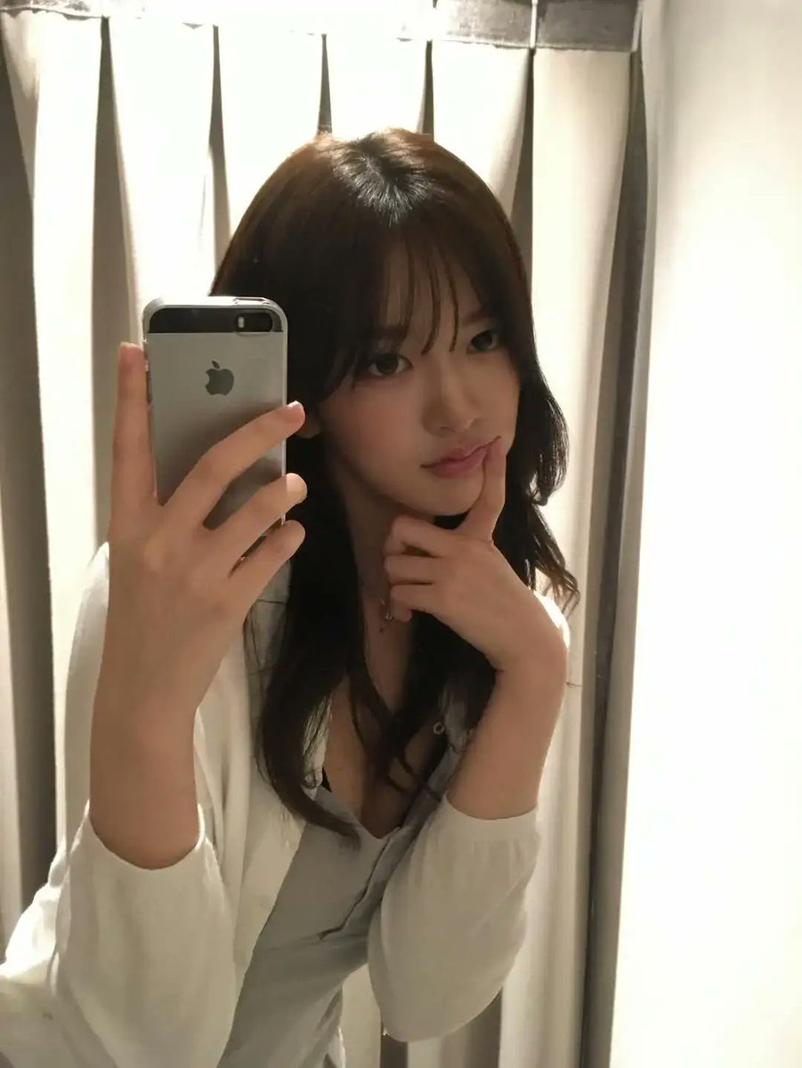 Cris000408's tweet photo. Yujin https://t.co/LkkNzOUuYN