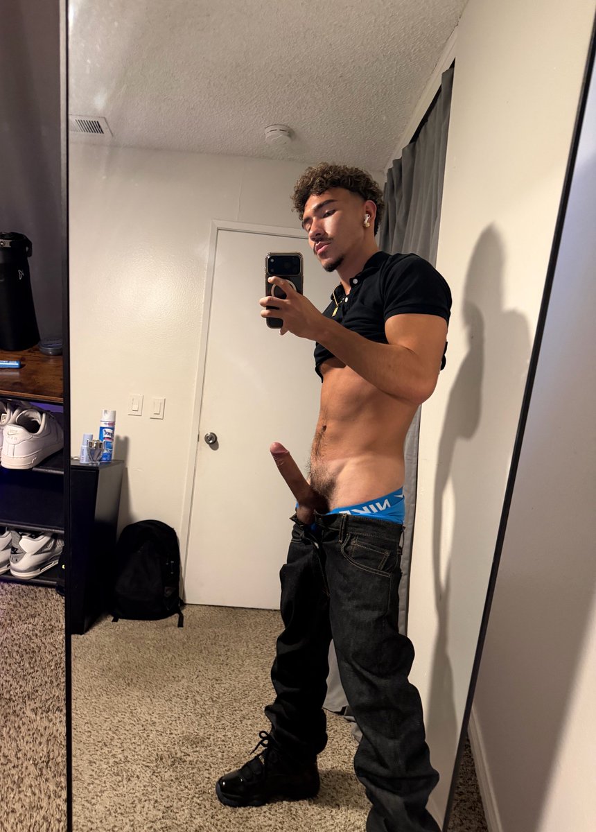 babypetros's tweet photo. After school sesh ? https://t.co/d4I3XqZ9e1