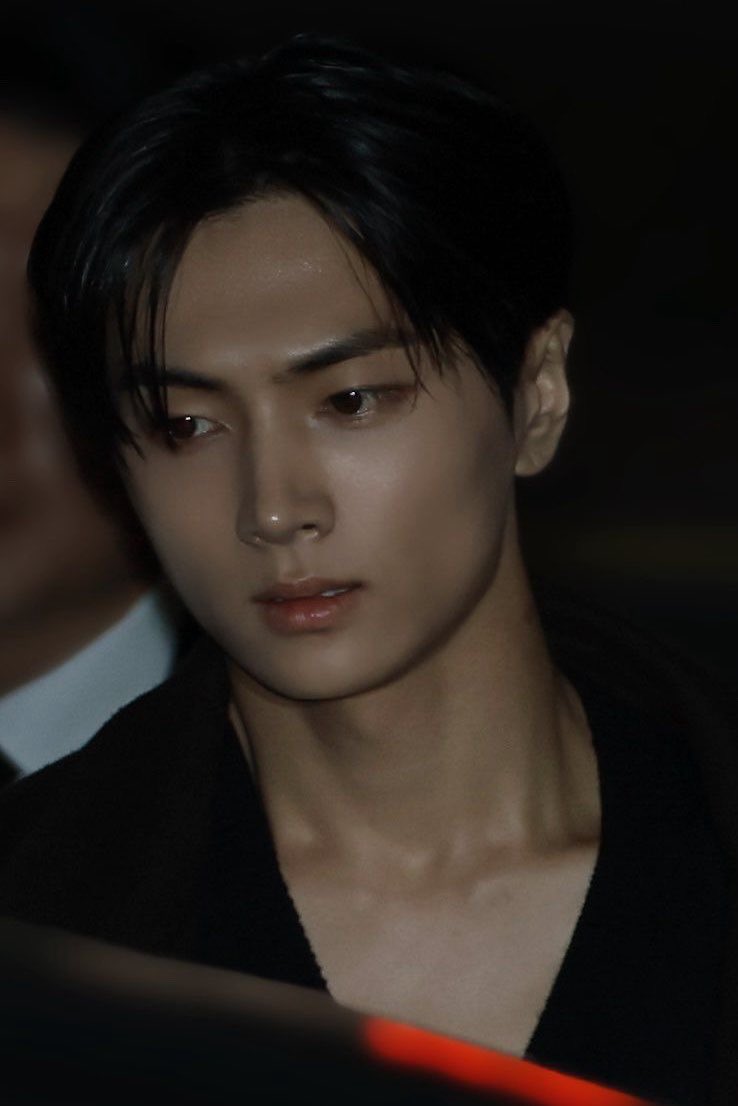 jongseongmedia's tweet photo. #JAY 🖤 https://t.co/xWSUG9PNwx