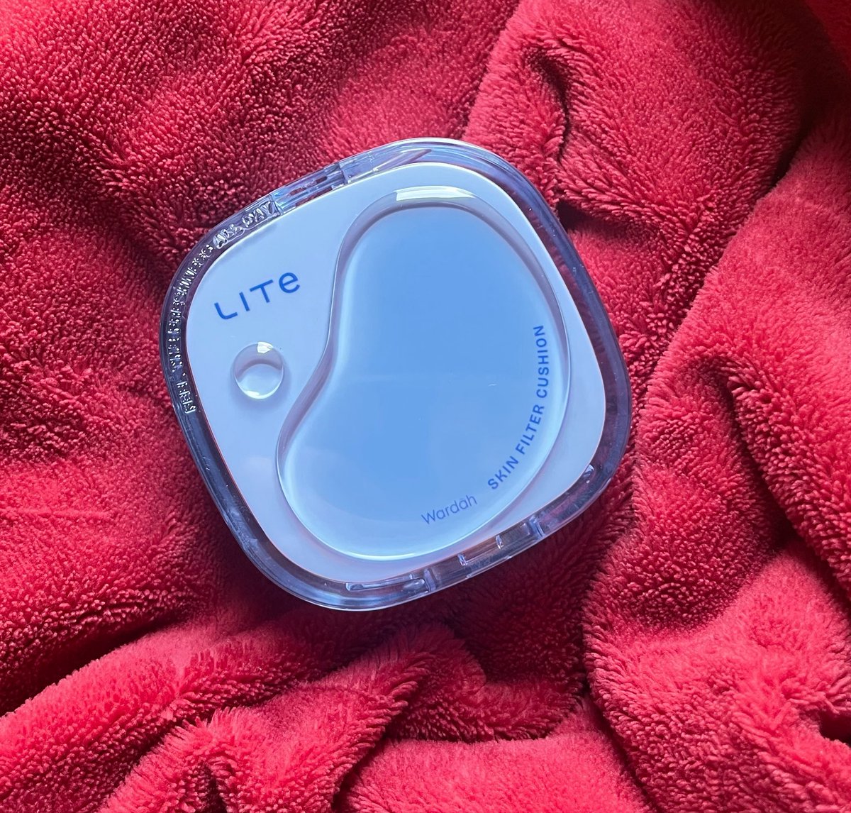 varaarylinzar's tweet photo. Combo yg worth makeup dayli tanpa longgsor &amp; ngecrack 
Ringan, coveragenya tetap flawless 
cushion:ada spf 40 PA++++, cooling sensation aman buat outdoor 
moist:bener2 menghidrasi &amp; melembabkan, cocok bgt skinprep kandungan nano niacinamide complex &amp; hyaluronic polyglutamic 💙🤍 https://t.co/4HftDKVZEB