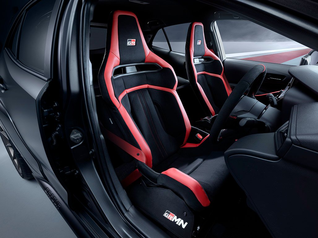 Car1px's tweet photo. 出たよ世界サイキョーのホットハッチことGRMNカローラwwwwwwwwwwwwwww

ん？普通の5ドアハッチバックだろって？
そうだよ？でも2シーターだよwwwwwwwwwwww https://t.co/dmMQjfp76C