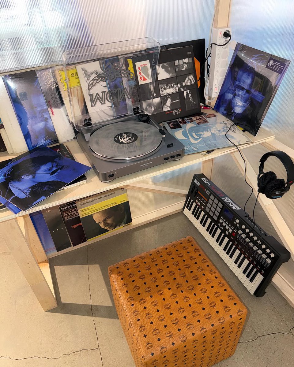 mintmingito's tweet photo. mingi’s mcm exhibit looks so cool! https://t.co/a8f2oKX3Rj