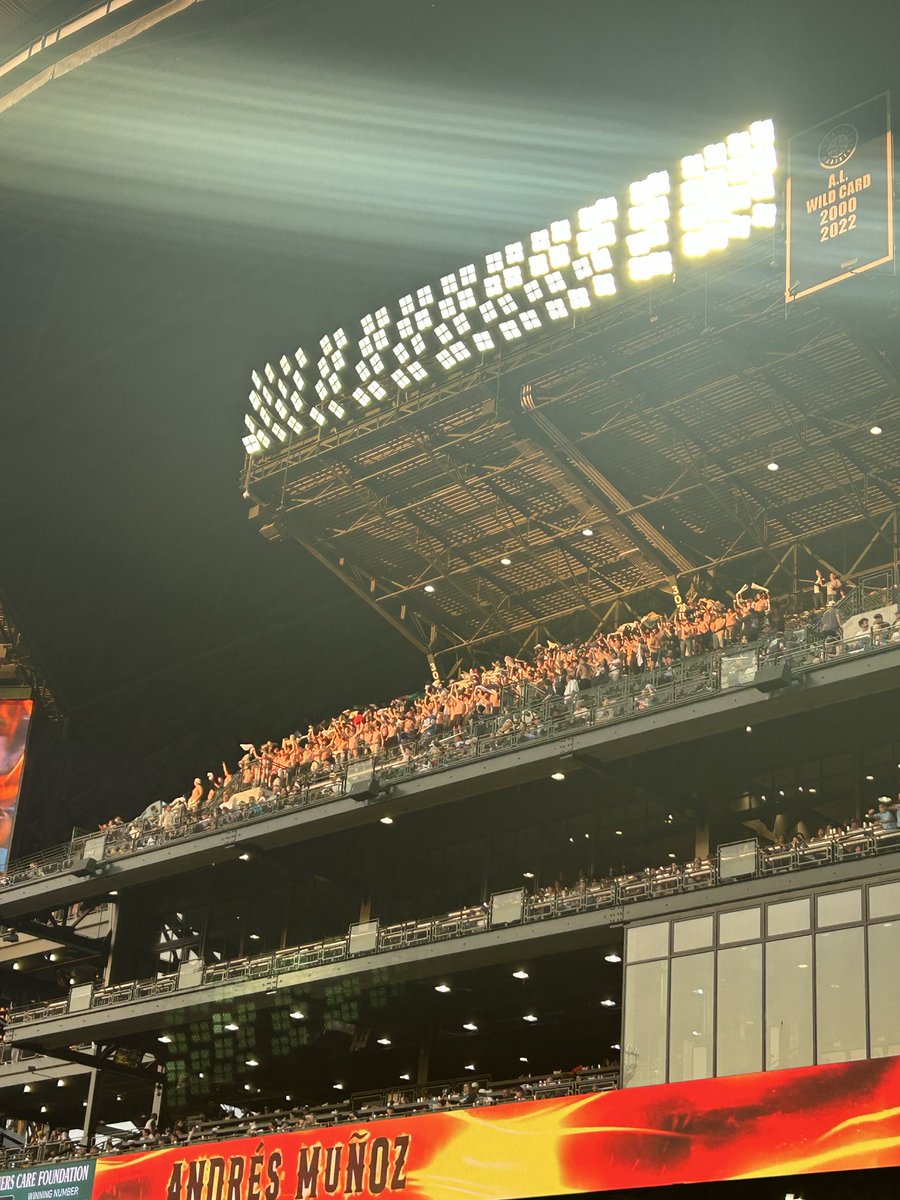 RaimiDynamoT's tweet photo. There’s just a bunch of dudes up swinging their shirts during a mariners game lmao https://t.co/D1wd418Pt0