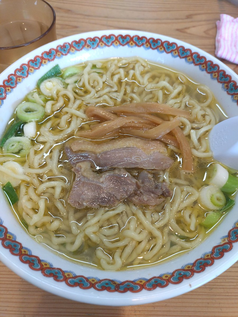 beersakeextra's tweet photo. 中華そば嘉一本店。グレートデーンに行く前に食べました(笑)
中華そば塩大盛りねぎトッピング。
初めての塩。ホント美味い。麺が素晴らしく美味い。麺だけを考えると塩の方が良いのかも。総合力だとやっぱり醤油だなぁ。なんにせよ嘉一は美味いのよ！ https://t.co/rYQjtJWQYU