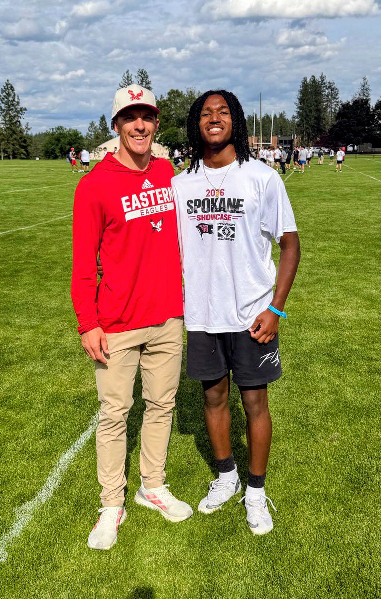 micahjones_3's tweet photo. Great opportunity talking with the EWU @Coach_ZBruce. Thank you for the instruction and feedback. Looking forward to continuing to develop my game and grow as a player. 

@EWUFootball @ShowcaseSpokane 
@RyanLewis_38 @CoachAnderson_M 
@westvalleyrams @risefootball_ @WestbrookCoach 

🏈 #EWU #SpokaneShowcase #ClassOf2027