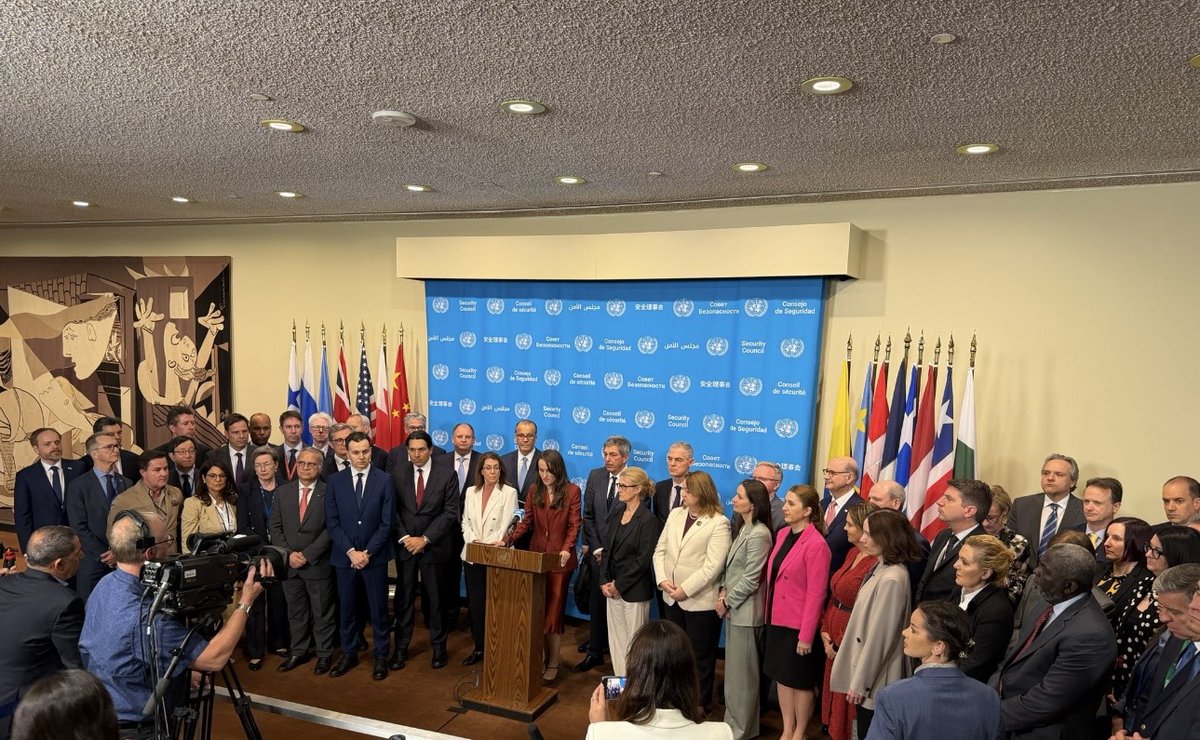 AlMissionUN's tweet photo. 🇦🇱 joined 🇷🇴 and other 55  Member States in condemning the repeated violations of Romanian airspace by Russian drones. 

These dangerous incidents are a direct spillover of Russia’s ongoing war of aggression against Ukraine and pose a growing threat to regional security and civilian safety. 

Albania stands in full solidarity with Romania and remains committed to upholding international law, sovereignty, and peace.