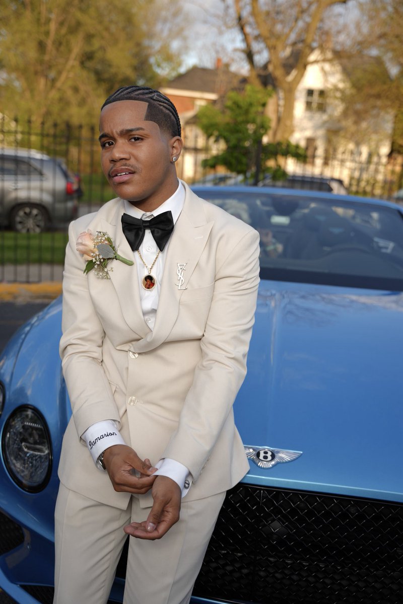 knownlzui's tweet photo. prom was so amazing https://t.co/aJuns0GyXh