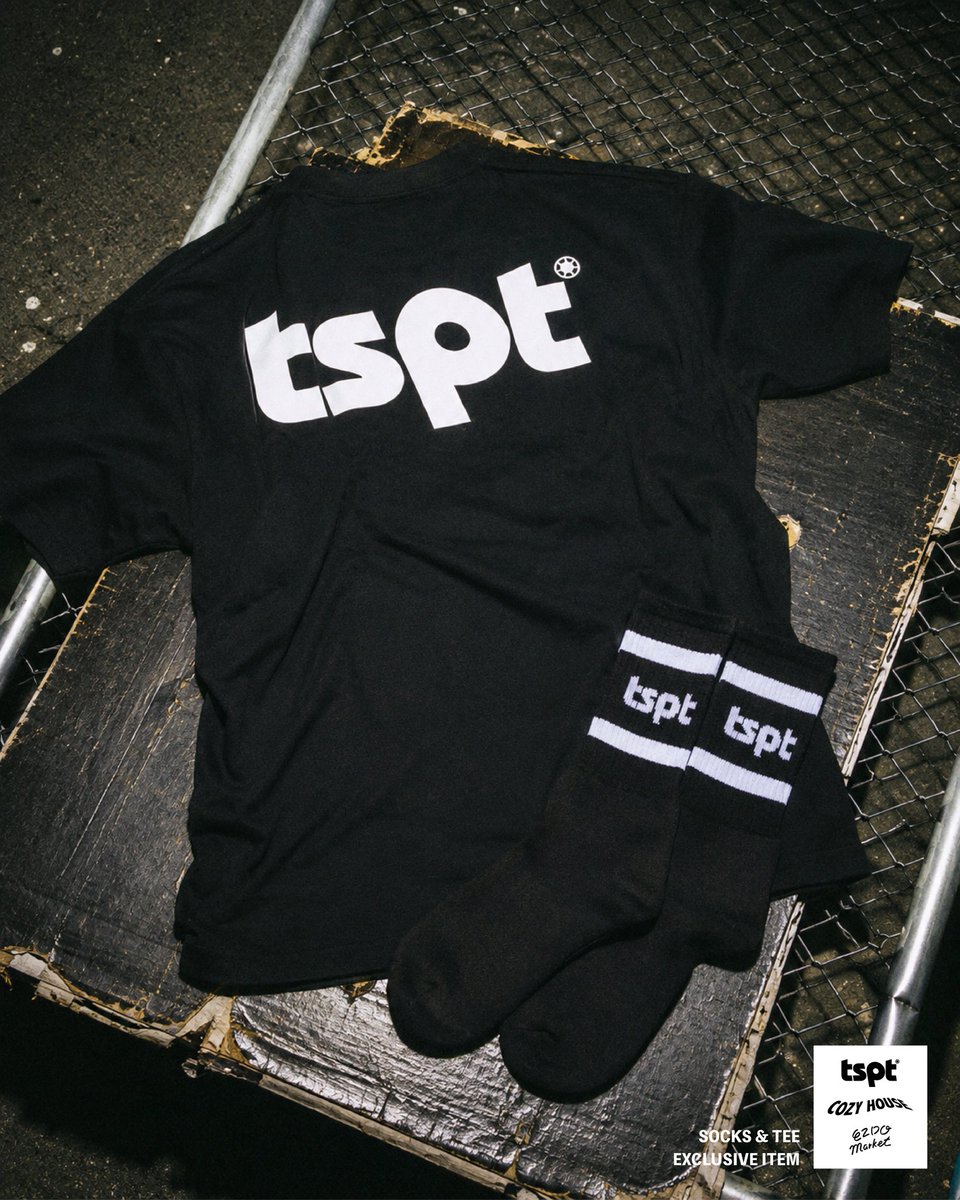 EACH_TIME's tweet photo. 【3店舗限定アイテム】

TRANSPORT
“tspt Pack”

tsptロゴをあしらった、USコットンを使用したT-SHIRTとSOCKS。
Cozy House、RAAH、EZ DO MARKETの3店舗限定で販売します。

⸻

6/7(日)発売 https://t.co/8VZBJefLuR