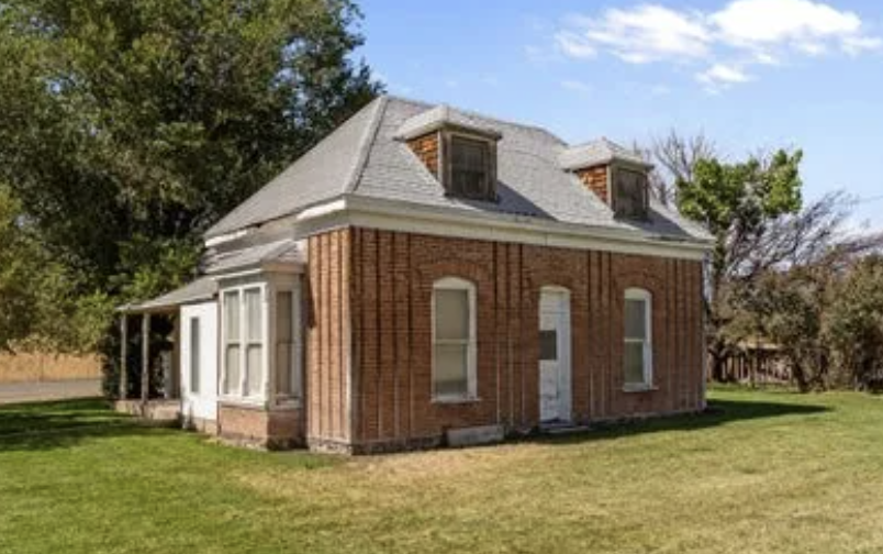 oldhousecalling's tweet photo. Historic 1893 Brick Renovation Opportunity in Scenic #Utah – $155K.  https://t.co/7Ri9WQQGN8 https://t.co/if53QFDG7S