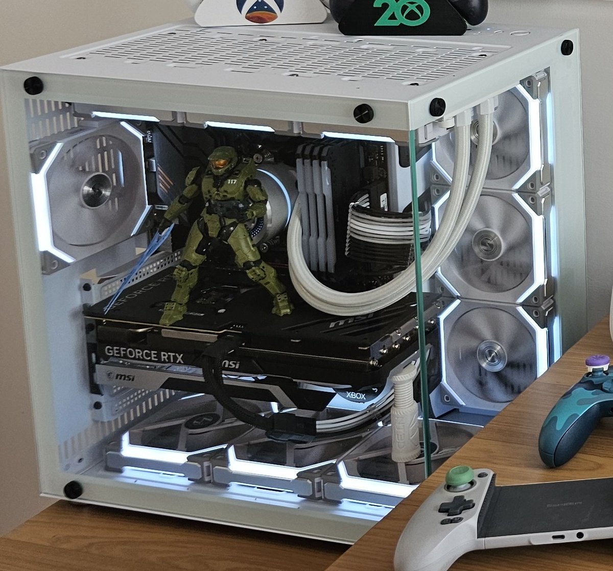 AgentRivia's tweet photo. Fala ae pessoal, infelizmente esse não é aquele post de motivo feliz, que falamos das nossas conquistas. 

Estou em processo de separação 😔, e precisarei vender o PC pra passar a parte dela.

Poderiam me ajudar em qual seria o valor justo para cobrar nesta máquina? https://t.co/NhtB9tSBmP