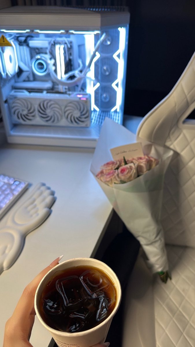M71il's tweet photo. Finally a new pc , الحمدلله💕 https://t.co/8W6n6kyu1u