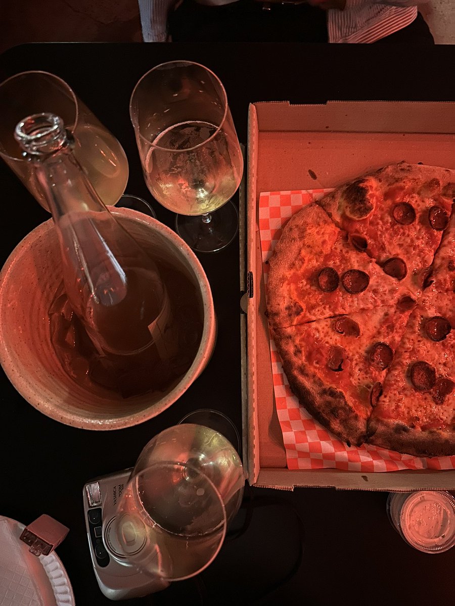 yyyyound's tweet photo. 2nite we dining where? https://t.co/BwdcF57MeG