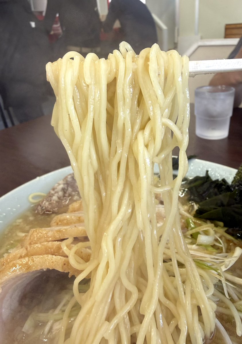 PinRudy's tweet photo. ラーメンショップ境店

・ネギチャーシューメン

仕事で近くに来ていたので初訪問
分厚いチャーシューに背脂のめっちゃ美味なビジュアル🤩
豚骨ベースのスープに背脂の甘さでかなり美味い！
たっぷりのネギとチャーシューで腹パン
働いてる方が全員女性で接客も素晴らしかった👏
ご馳走様でした😋 https://t.co/9VEF9GOOnx