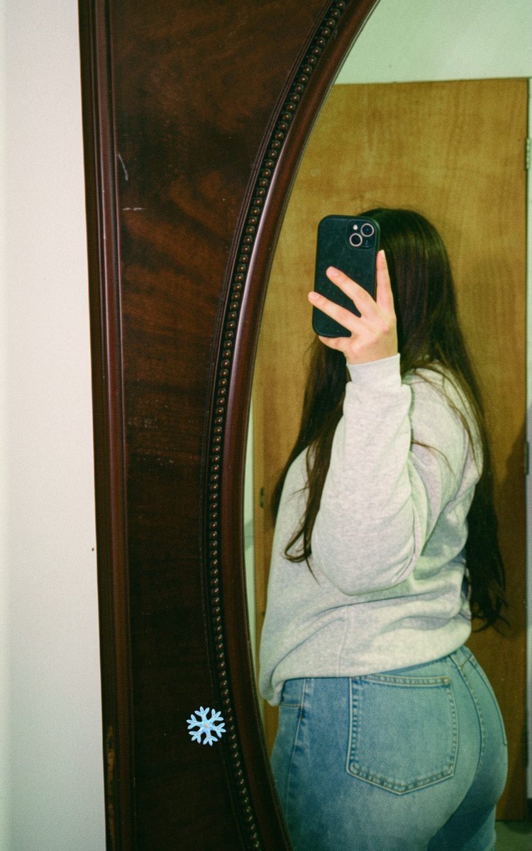 melanie tweet media