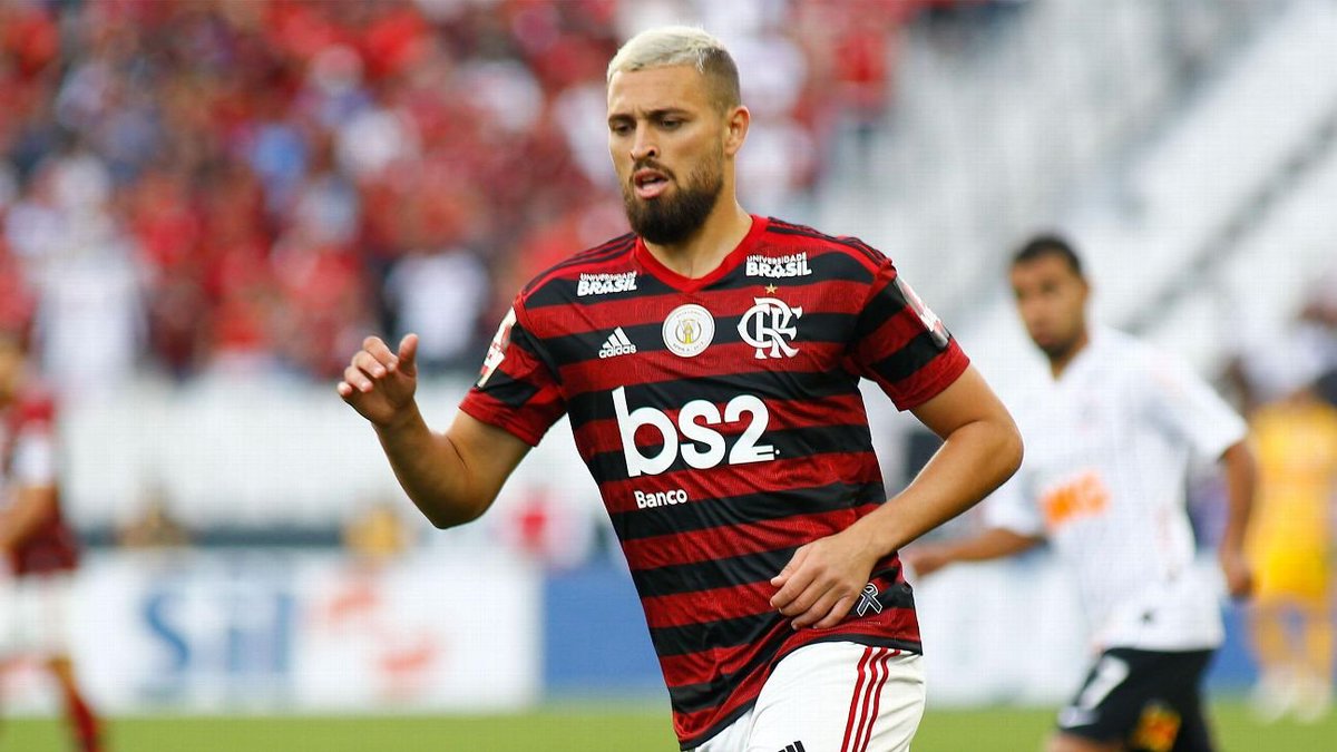 teusguimar's tweet photo. Surgiu no Flamengo em 2016, e se tornou titular em 2018, com 33 jogos no Brasileirão daquele ano. 

Deixou o clube em agosto de 2019, mas ainda foi campeão do Brasileirão e Libertadores.

Sua curta passagem pelo Milan conta com apenas 9 jogos entre 2019/21 https://t.co/BUuVRgOOsq