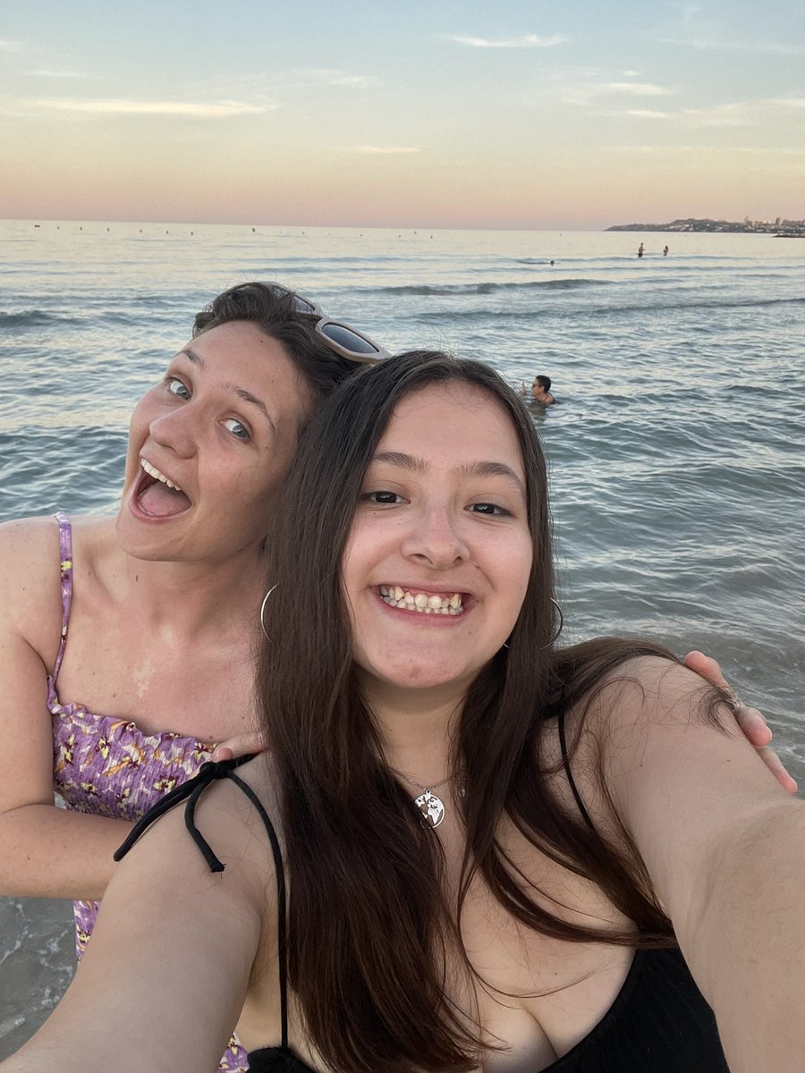 iriscamb03's tweet photo. Que perfecto vivir cerca del mar…🩵 https://t.co/27V2xS7bLr