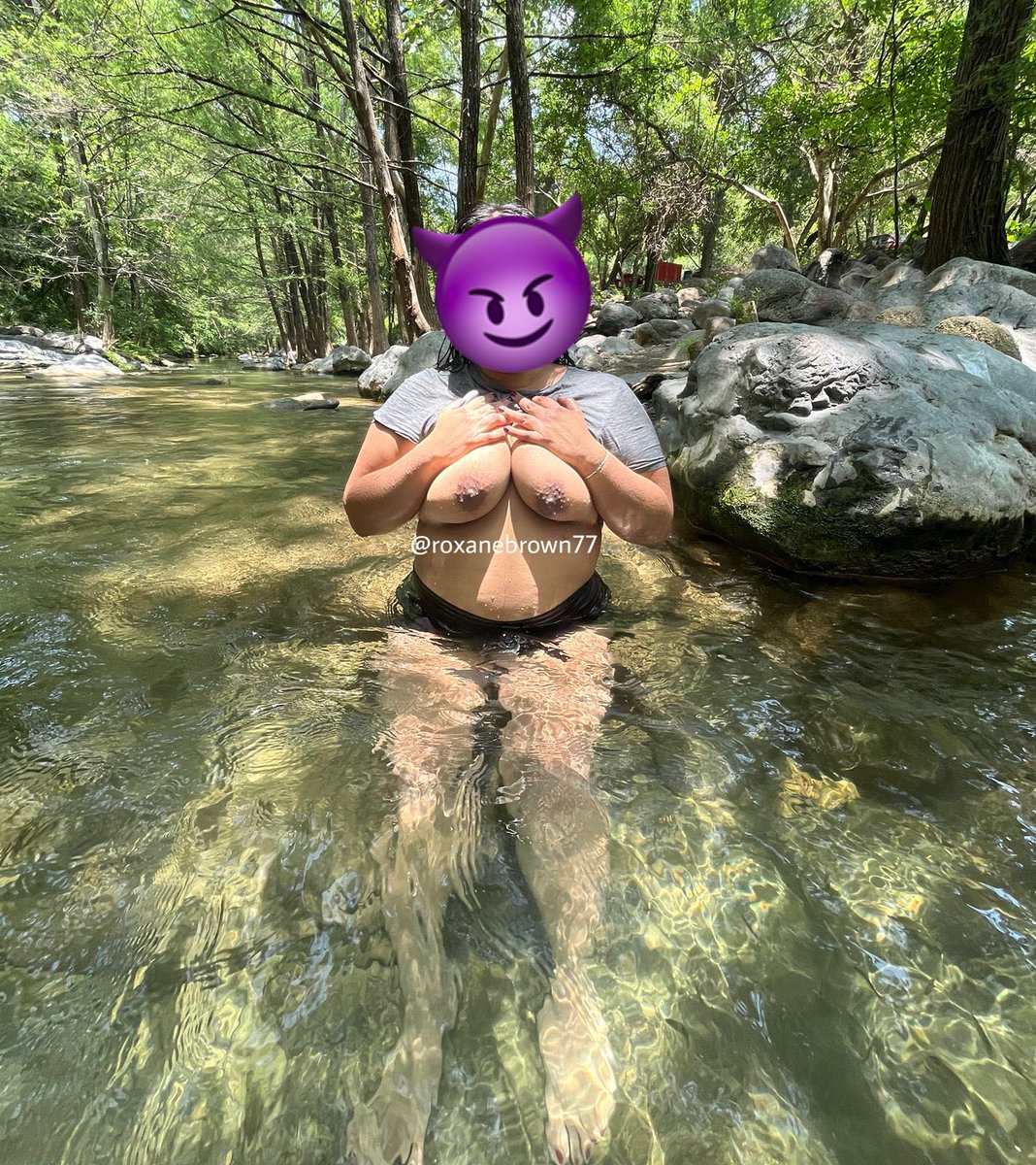 roxanebrown77's tweet photo. Bajándome lo cachonda en el río, quien me acompaña? 🍑🫣🍃🥵

#lunesdeexhibición #LunesCaliente #putiesposá #ExhibicionismoPúblico #hotwifeconpermiso #EsposaPutísima https://t.co/sIuCglsSMY