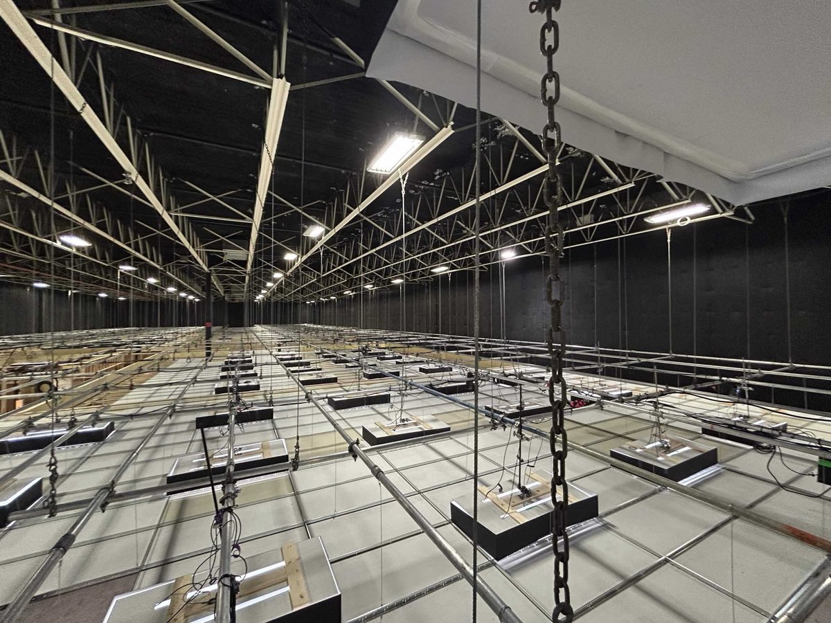 KaneHypeGuy's tweet photo. New images of the 30,000 square feet of physical sets that were built for Backrooms. https://t.co/cYCVz3KPXO