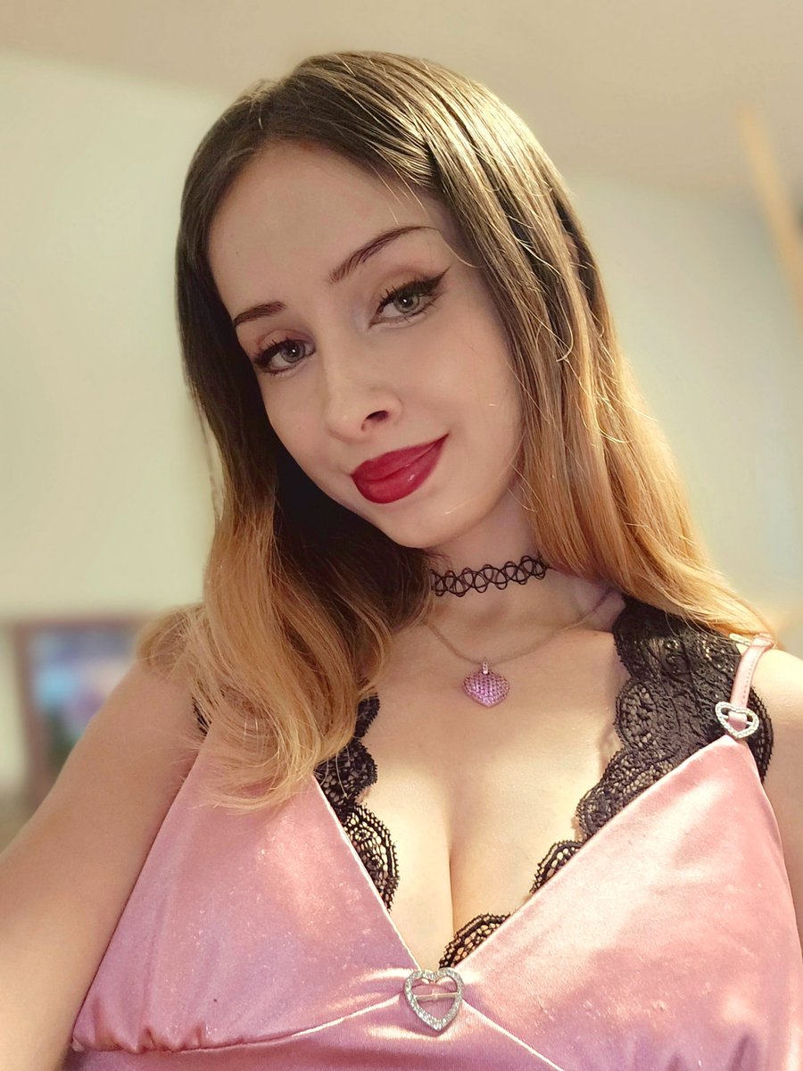 mizzylune's tweet photo. Live right nowww! 😌 Come chillax with me ❤️‍🔥 https://t.co/Gie3eGOm8p https://t.co/KgzQh4bp8Y
