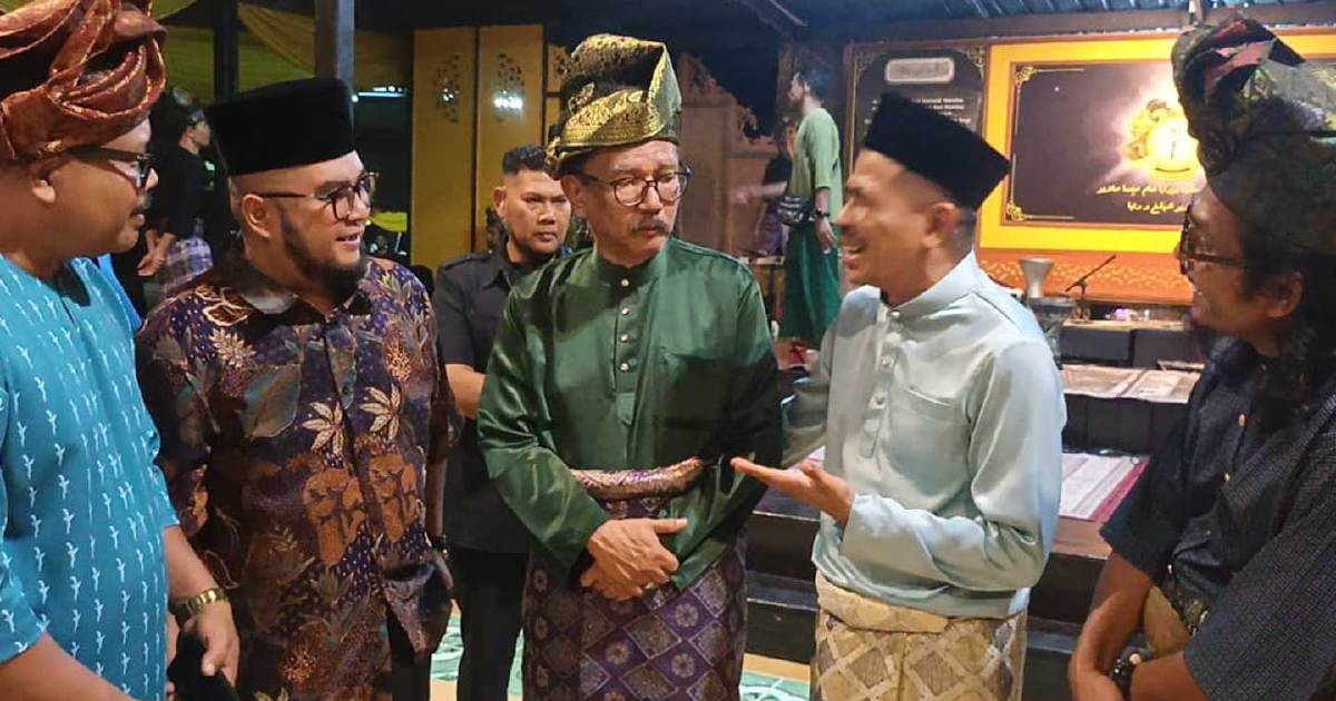 hmetromy's tweet photo. #parit  Berkonsepkan perkampungan warisan budaya Melayu silam yang terletak di pesisiran Sungai Perak, Pulau Misa dekat Kampung Teluk Kepayang Bota Kiri di sini sangat berpotensi untuk berkembang menjadi sebuah perkampungan pelancongan yang terkenal dengan warisan budaya Melayu.
https://t.co/FEgvPxXw97
