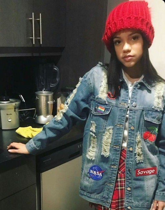 raindeetz's tweet photo. jenna ortega said happy pride https://t.co/UVt3xRtxYY