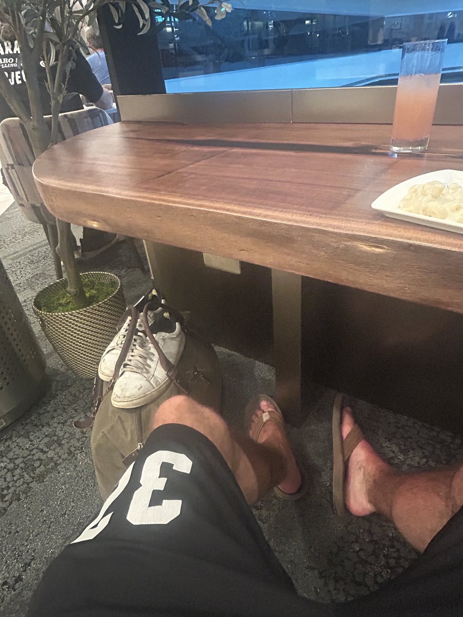 robertFhummer's tweet photo. Stuck in the airport for 6 more hours. Time to stew. Someone give me something to do https://t.co/a9tNvD5wQR