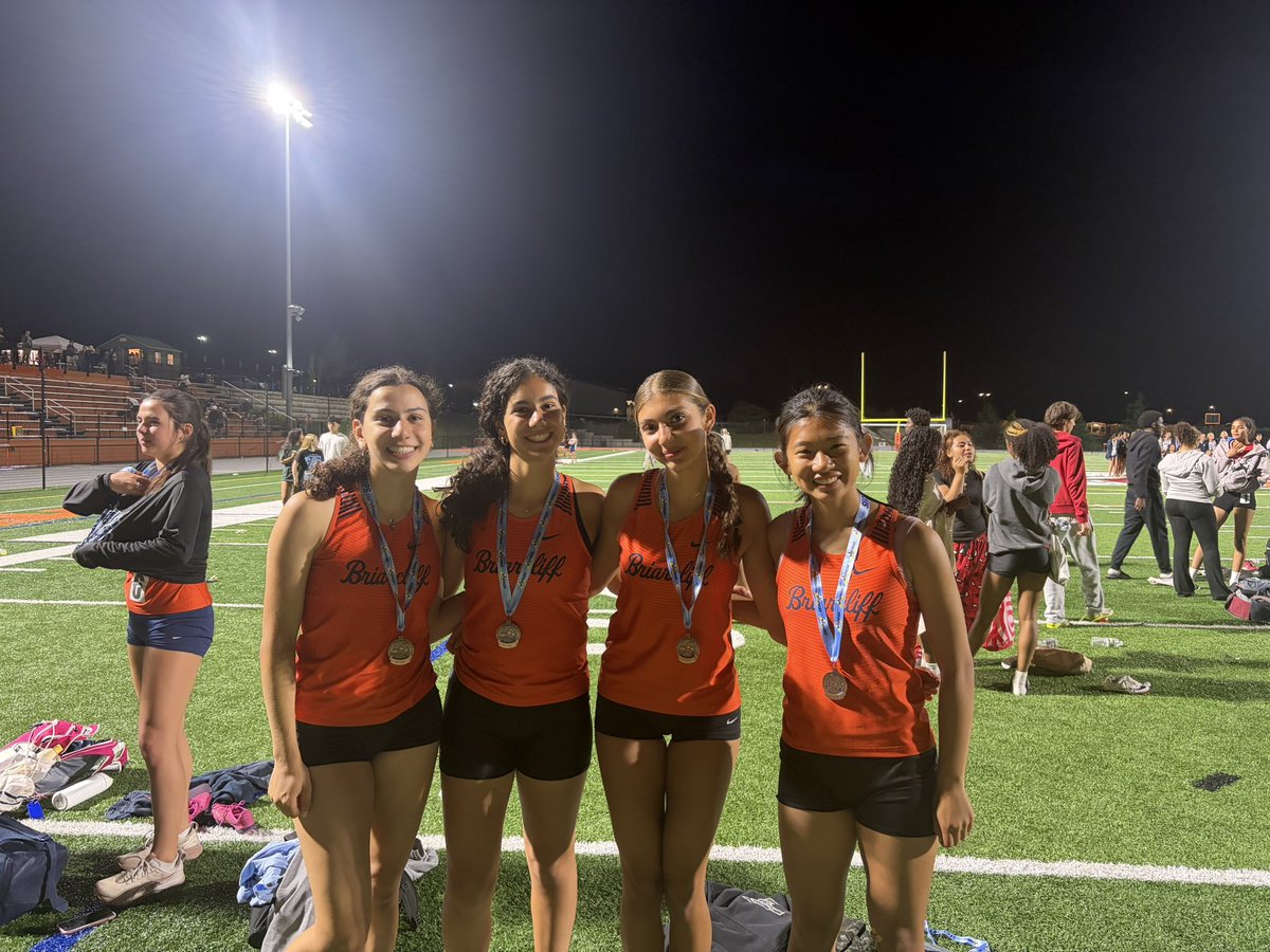 BriarcliffXC_TF's tweet photo. Boys 4x400-Grant Lofaro, Jack Hulea, Michael Cherubini, Conall Torres 🥉 

Girls 4x100-Anisa Chalabi, Sofia Cruz, Leila Parandian, Ava Wu 4x100 🥉 

Girls 4x400-Madeline Isbell, Penelope Chung, Madeline Isbell, Keira Kenney 🥉

Michael Cherubini-800 🥉
@cdrops3 https://t.co/BKAVYQjmod