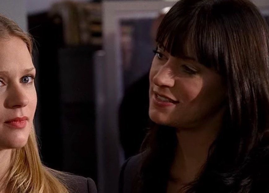 unfiltereid's tweet photo. writers just forgot to tell the actors they weren’t playing bi and lesbian anymore <3 https://t.co/gB9KAZBQY6