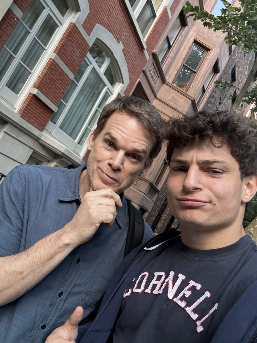 panrellex's tweet photo. Met the goat. So happy, #dexter #dexterresurection show looks sick. @DexterDaily https://t.co/UjkFMNKS52